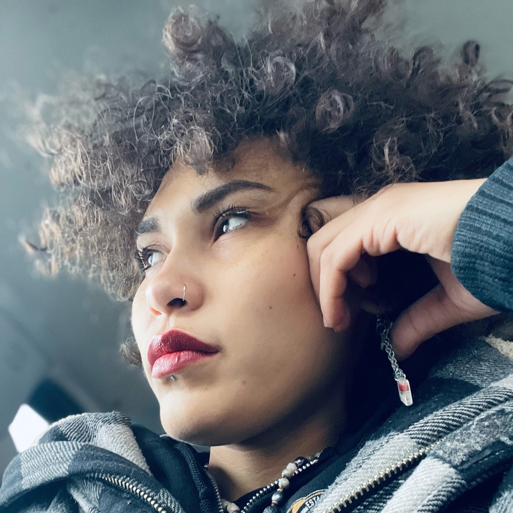 Meet your Posher, Moya